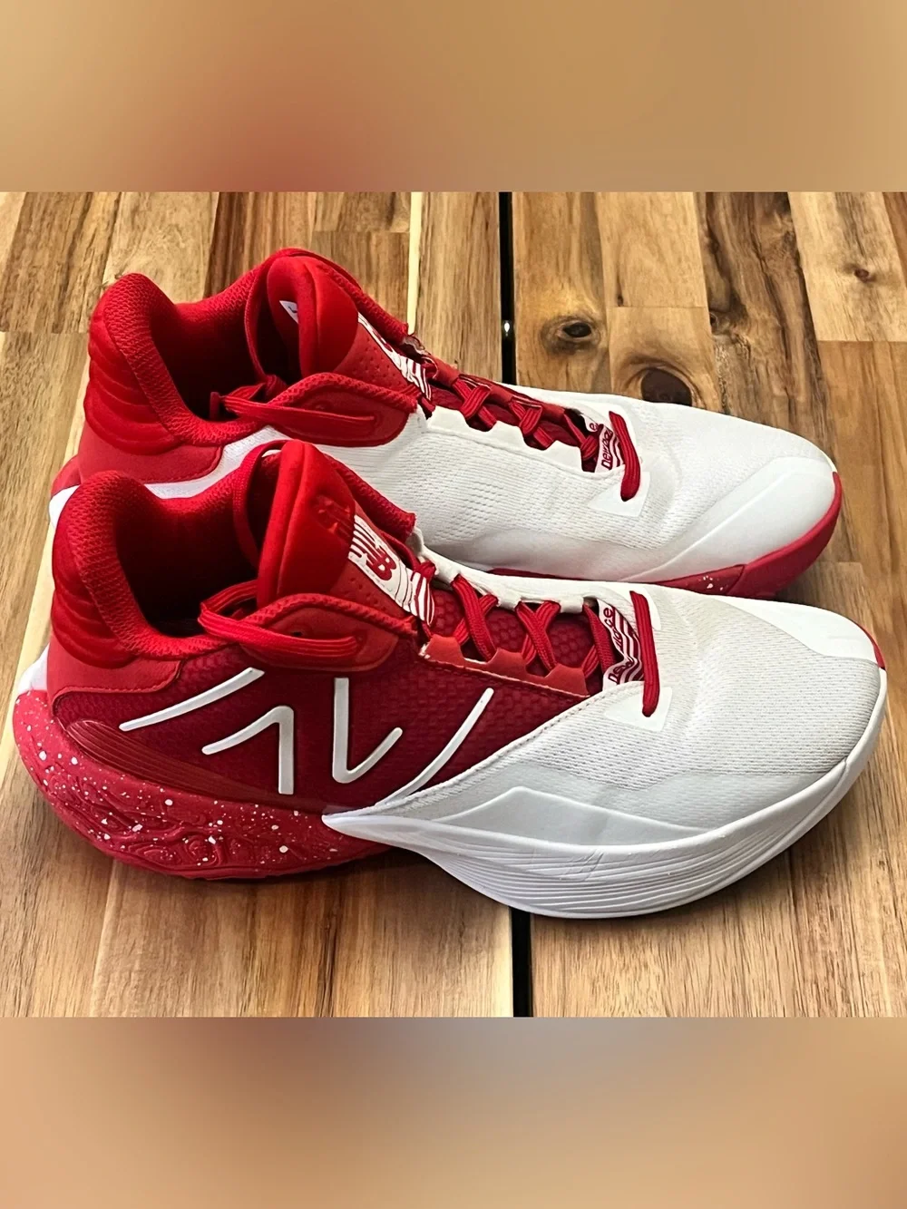 New Balance Two WXY V4 BB Shoes, M 8 / W 9.5, Optio White/Team Red, Like New